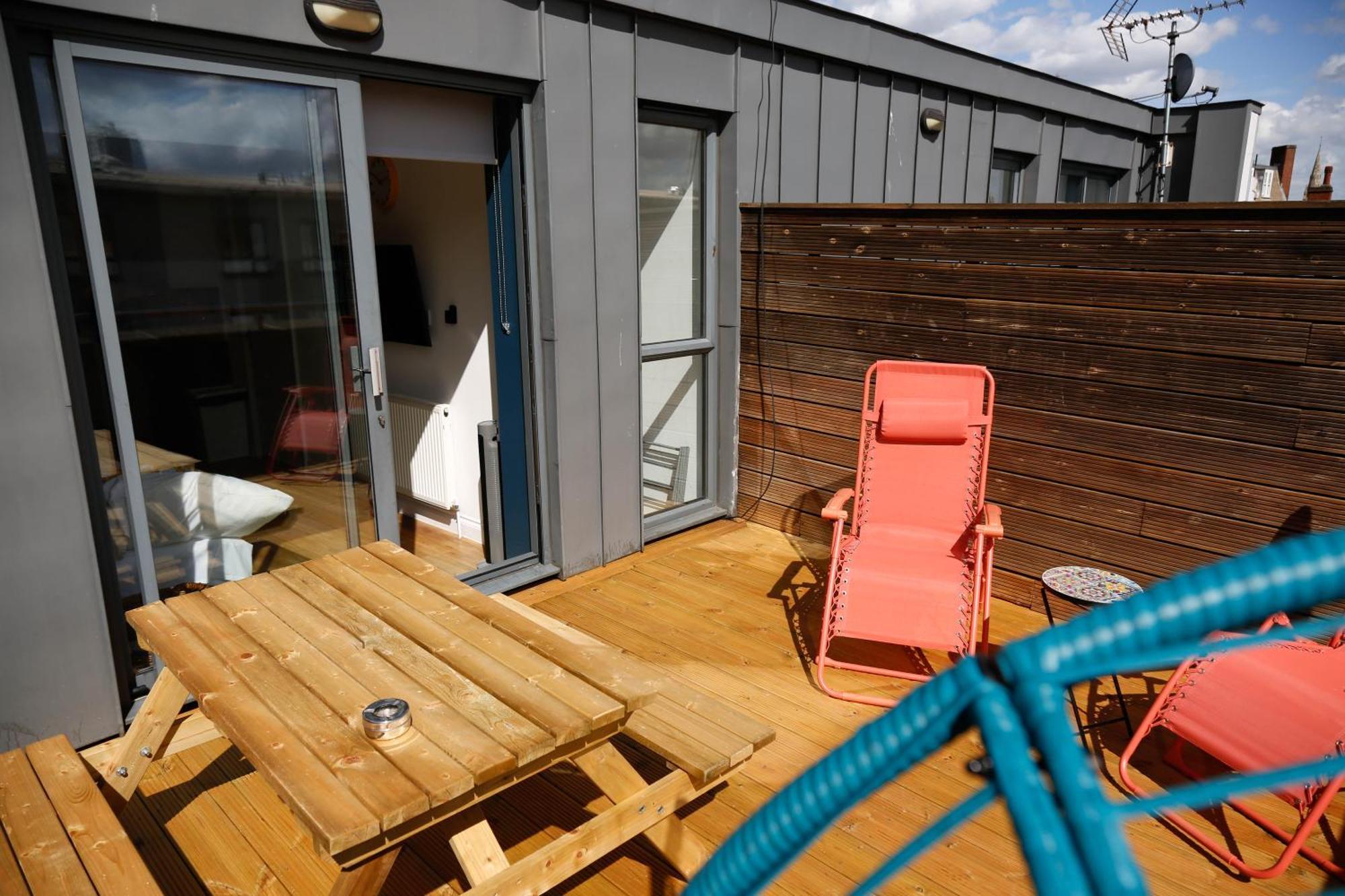 New Luxury In Location Next To Shops, Cafes, Bars & Metro * Londra