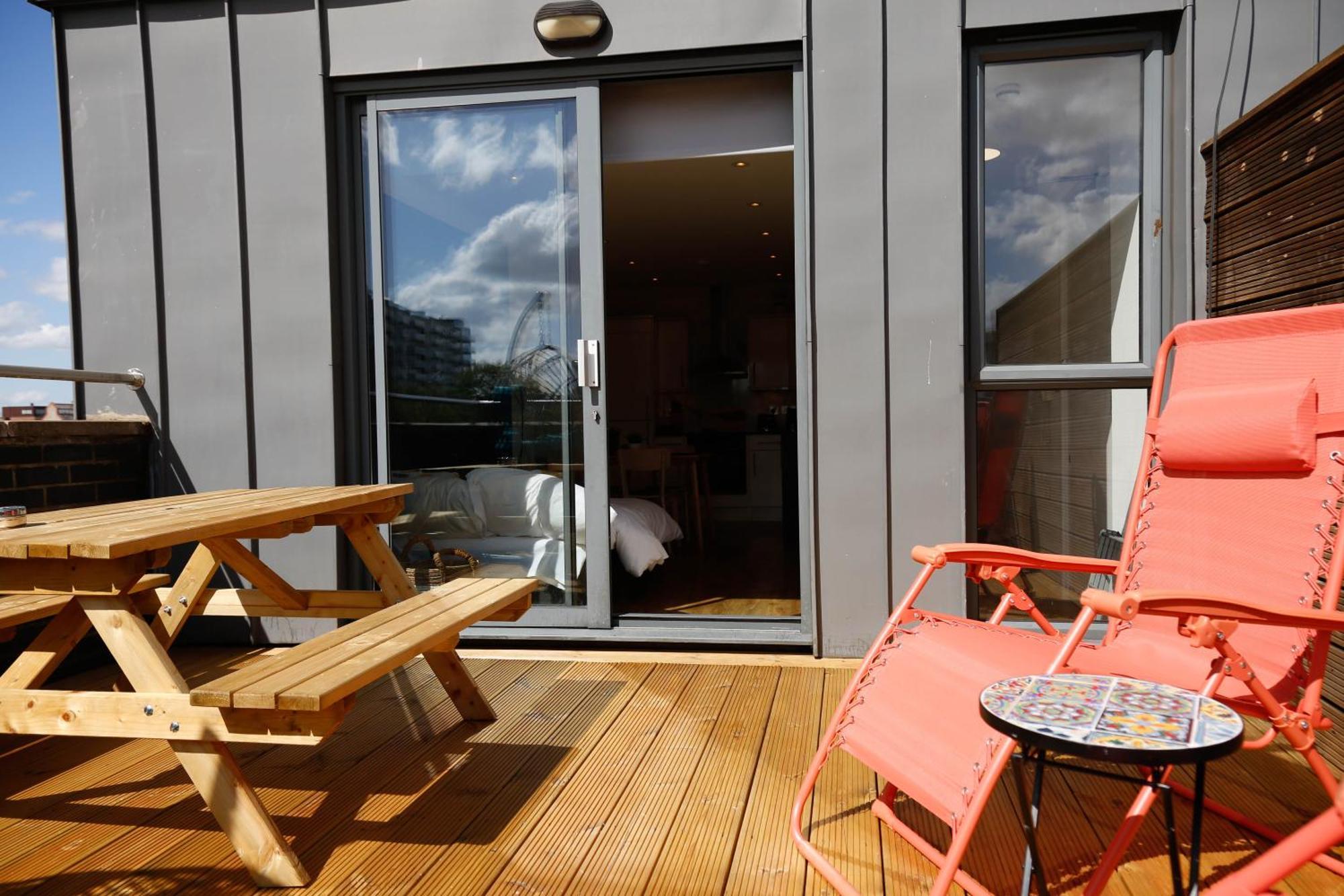 Apartament New Luxury In Location Next To Shops, Cafes, Bars & Metro *