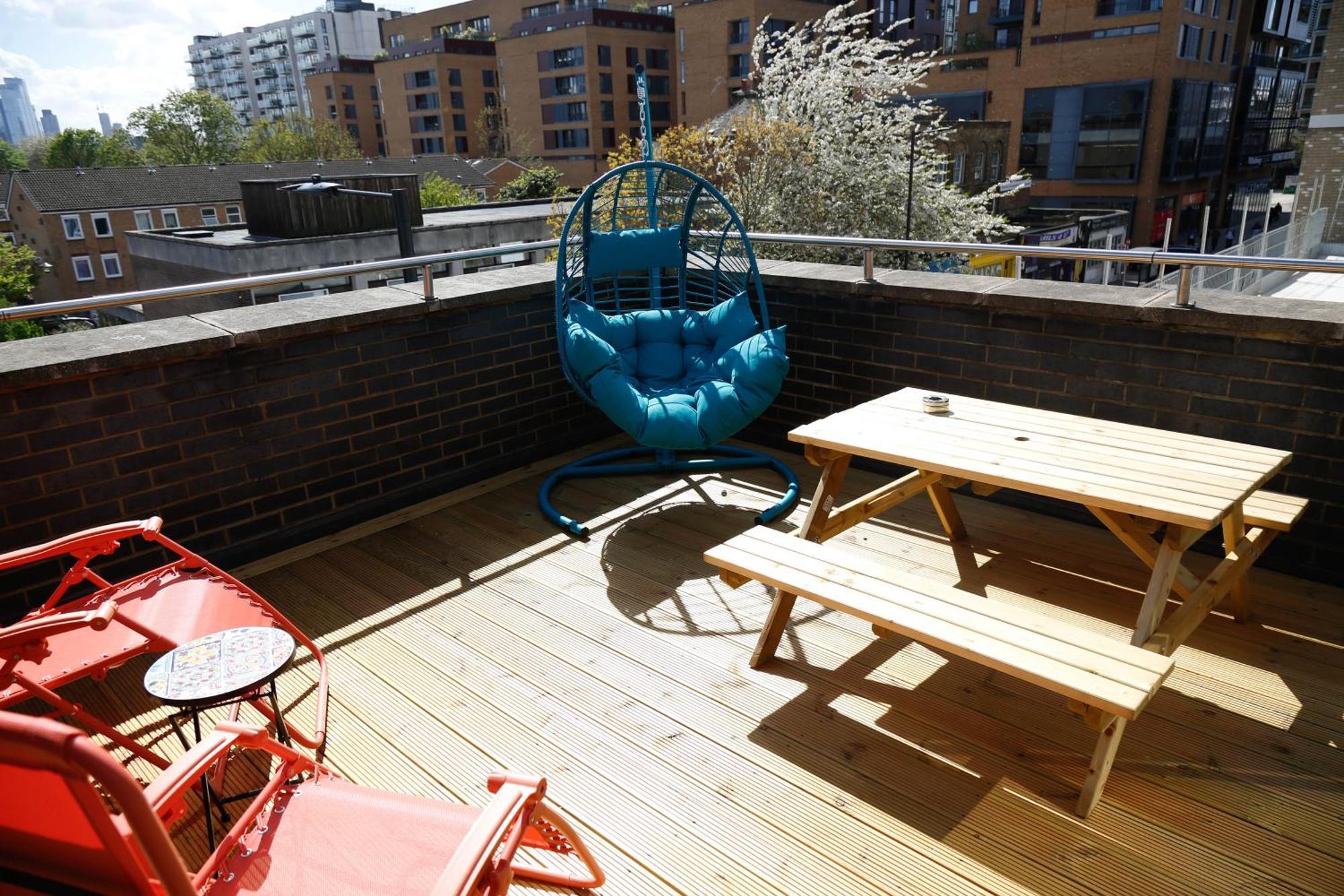 New Luxury In Location Next To Shops, Cafes, Bars & Metro * Londra