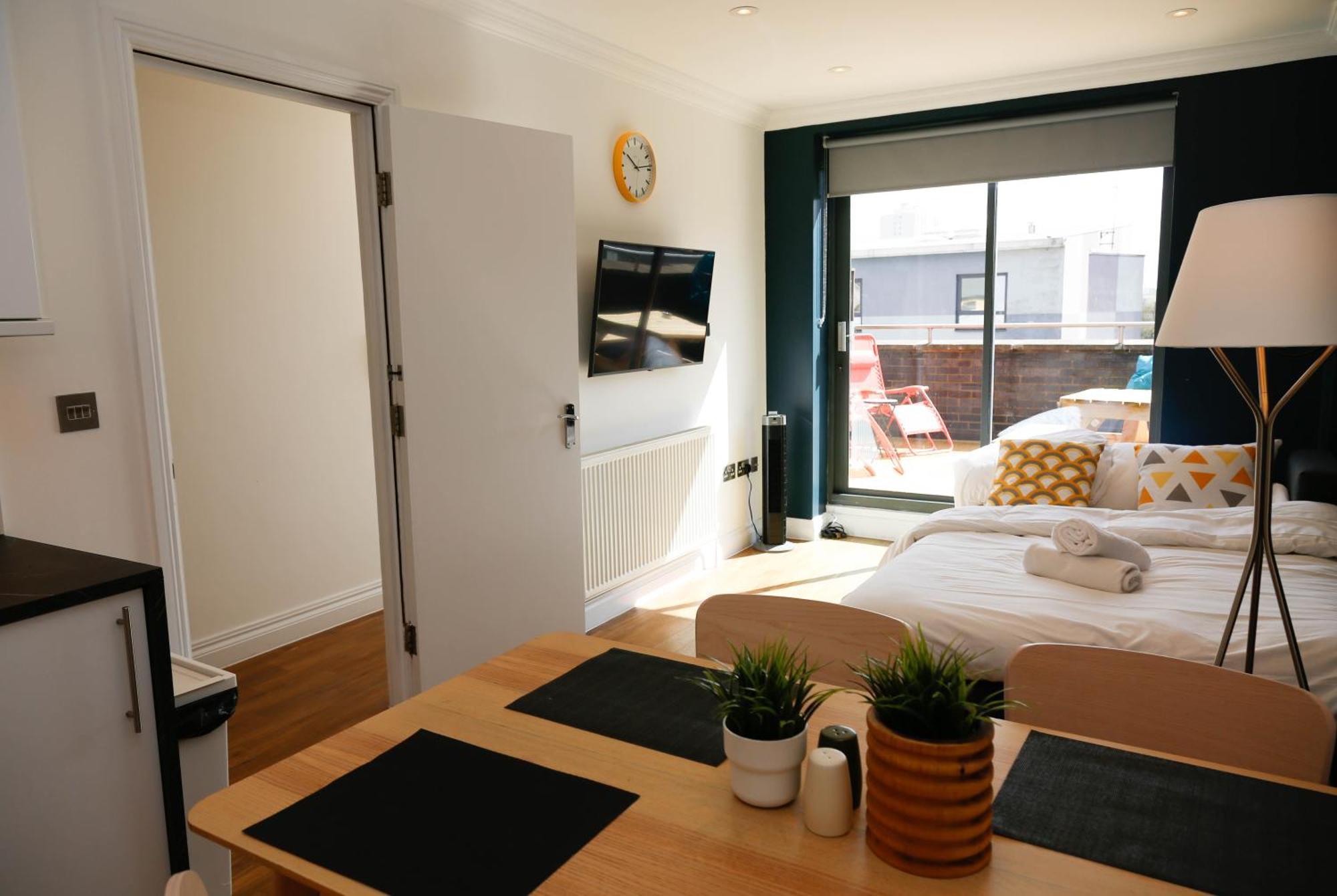 Apartament New Luxury In Location Next To Shops, Cafes, Bars & Metro *